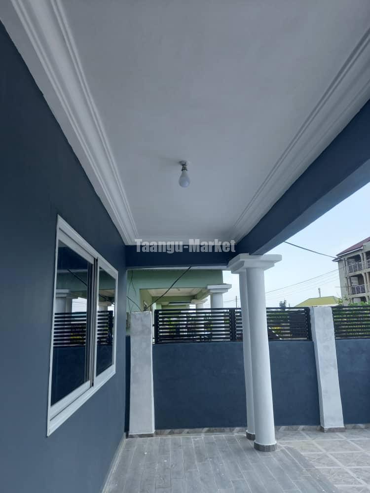 Newly built 3bedrooms House in Kasoa Roman