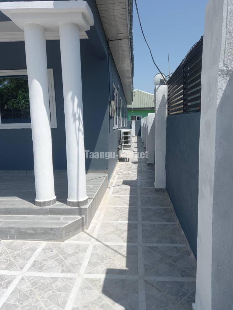 Newly built 3bedrooms House in Kasoa Roman