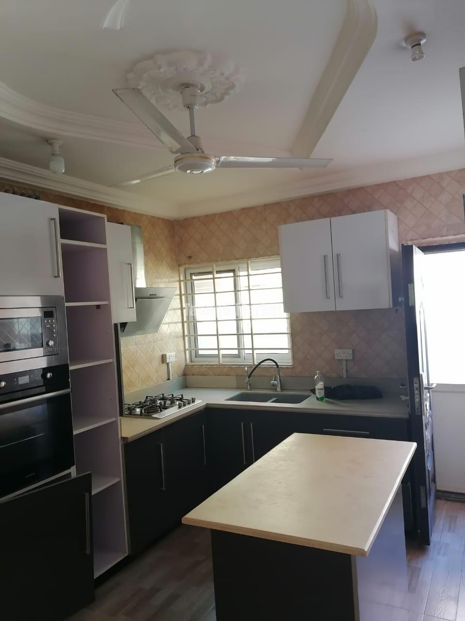 Executive four bedroom bedroom house for rent @ Kwabenya