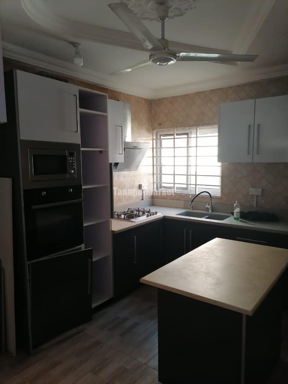 Executive four bedroom bedroom house for rent @ Kwabenya